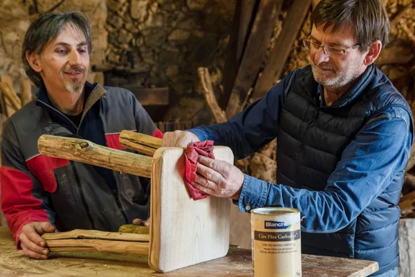 Concevez votre tabouret en châtaignier à Dordogne