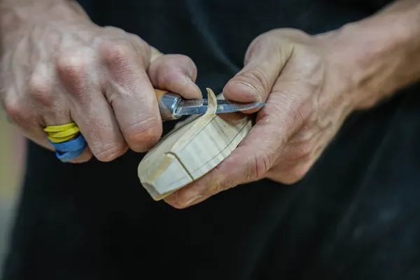 Créez votre petit leurre de pêche en bois à Marseille
