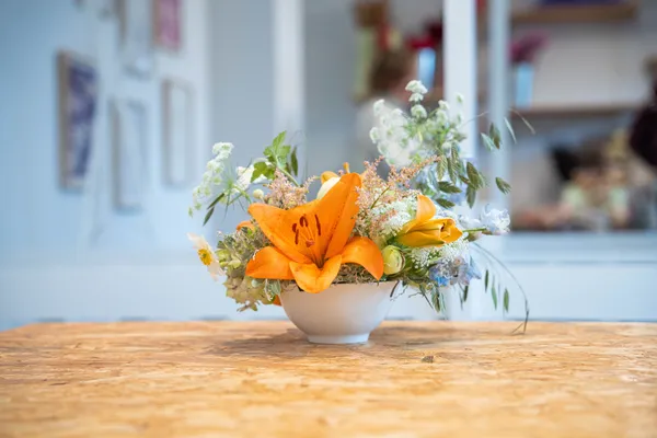 Créez votre composition de fleurs fraîches en groupe à Liège
