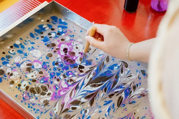 Créez votre oeuvre en papier marbré