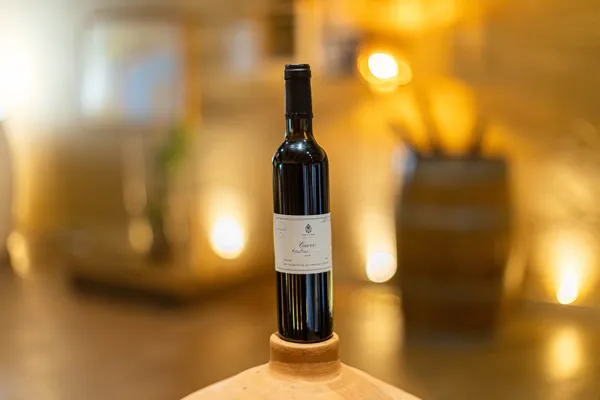 Assemblez votre bouteille de vin à Narbonne