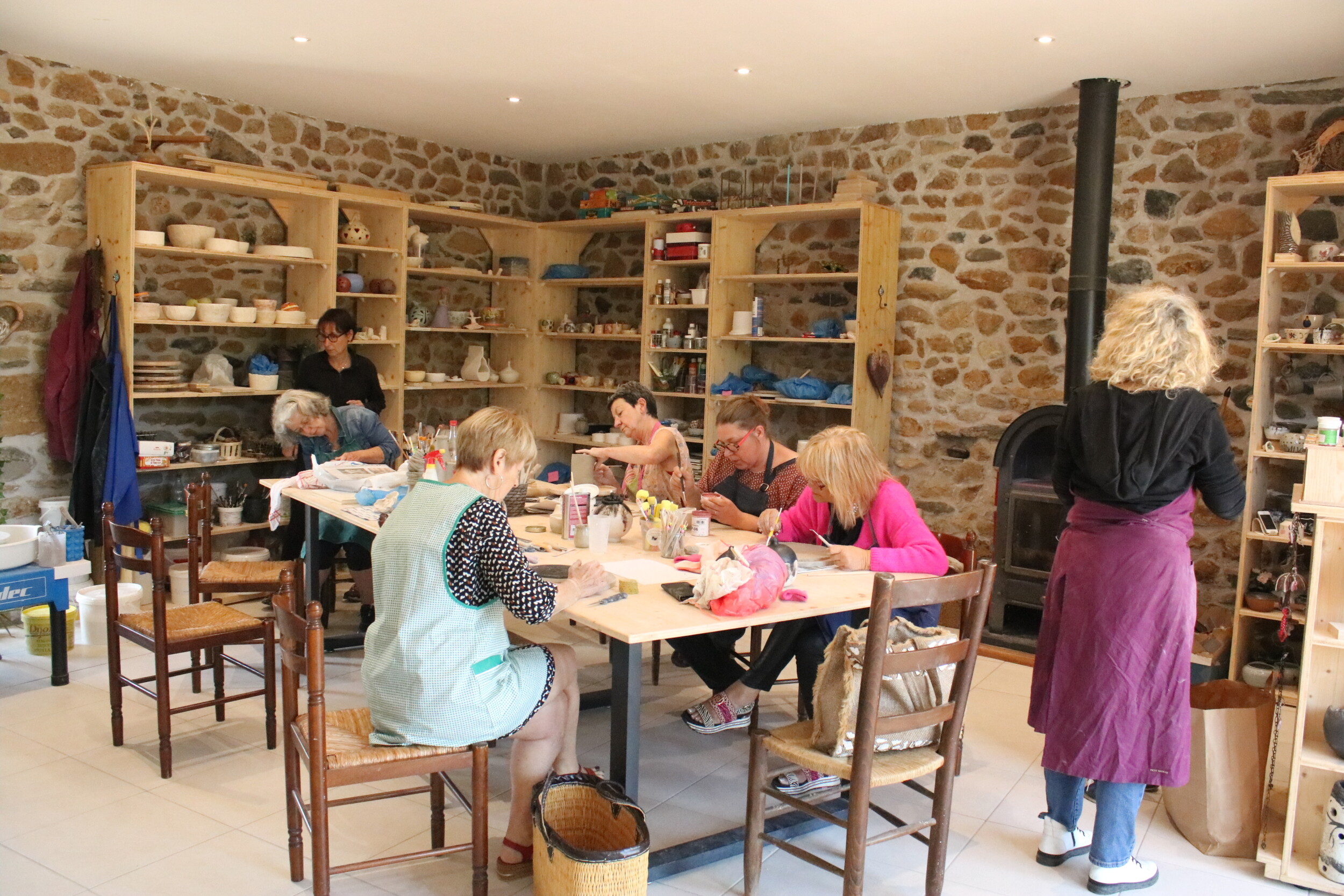 Initiez-vous au modelage et au décor sur céramique avec Pascale - Image n°9 - Wecandoo
