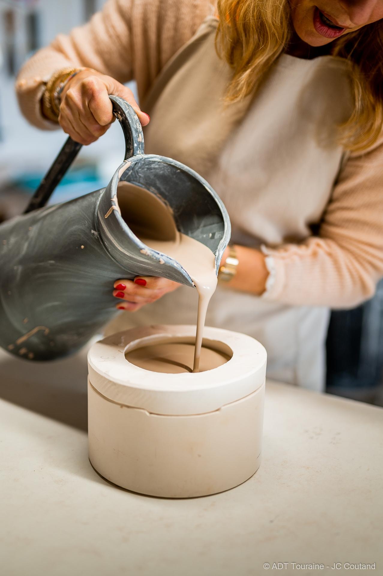 Coulez vos deux pièces en porcelaine colorée avec Anne - Image n°1 - Wecandoo