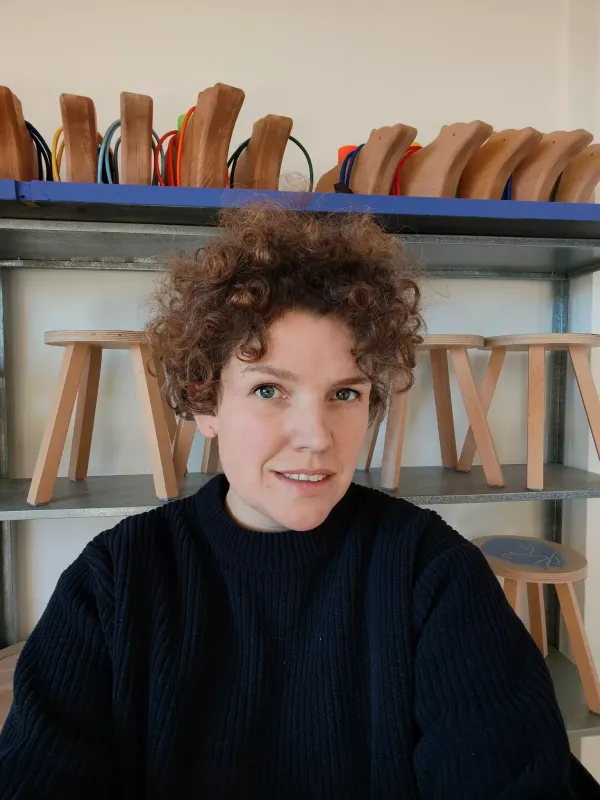 Alix : Ébéniste à Bruxelles