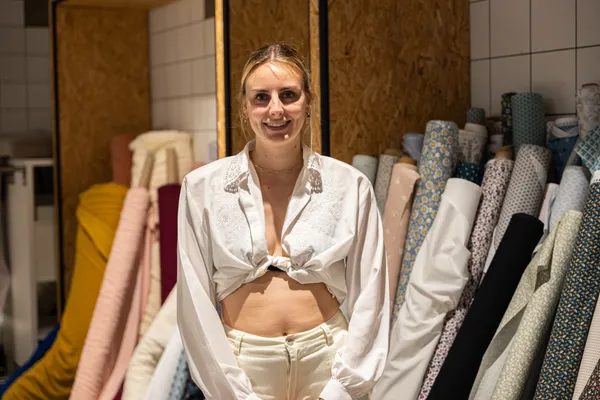 Lara: Fashion Designer in Court-St.-Étienne