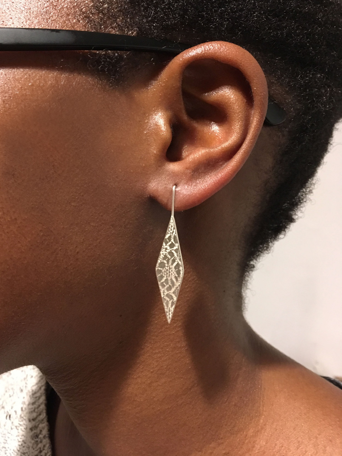 Fabriquez votre bague ou votre paire de boucles d'oreilles en argent texturé - Image n°4 - Wecandoo