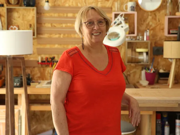 Béatrice: Artisan Ébéniste in Drôme (26)